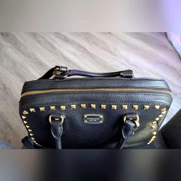 Michael Kors Studded Black Leather. - Picture 9 of 16